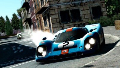 Mark Jones flying and catching up the other Porsche of Boorman early on.